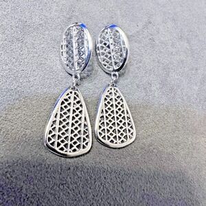 Real Vintage Crown TRIFARI Shiny Silver Finish Basket Net Design Dangle EARRINGS